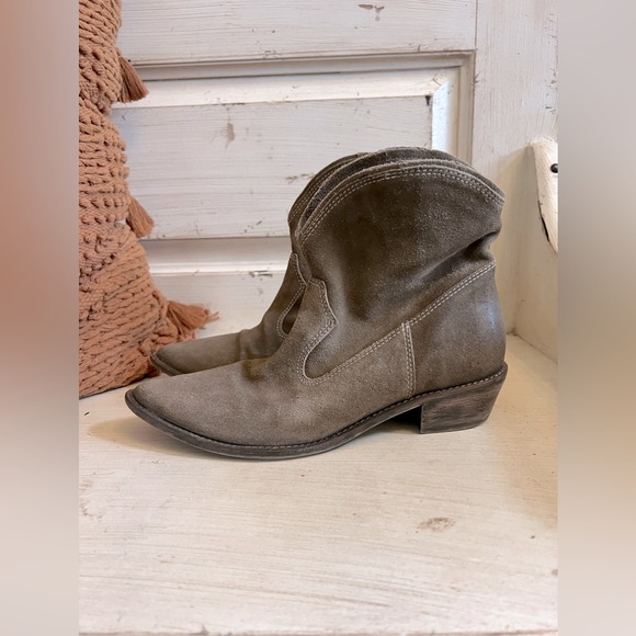 Leather low cowgirl boots - Picture 1 of 6